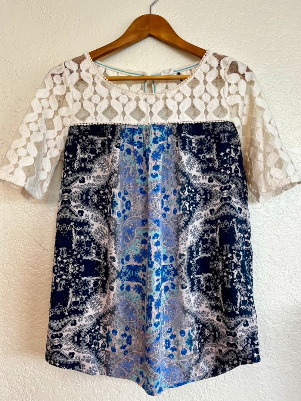 Anthropologie Akemi + Kin Lace Short Sleeve Tunic Top, Size: M